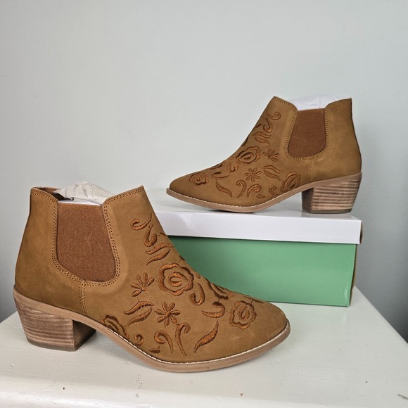New Coldwater Creek Meknes Suede Embroidered Boots Size 8M Tan Western‎ - Picture 1 of 11